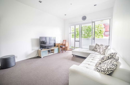 Photo 15 - Modern 2 Bedroom Apartment in Auckland CBD With Parking