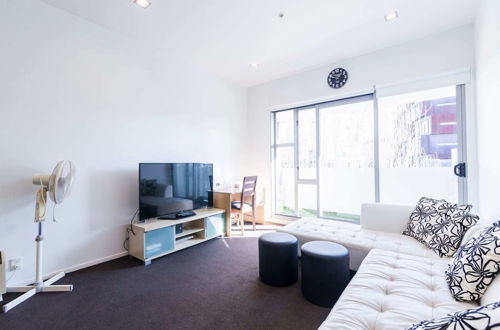 Foto 13 - Modern 2 Bedroom Apartment in Auckland CBD With Parking