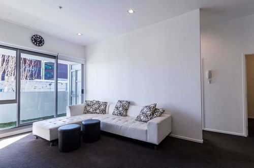 Photo 14 - Modern 2 Bedroom Apartment in Auckland CBD With Parking