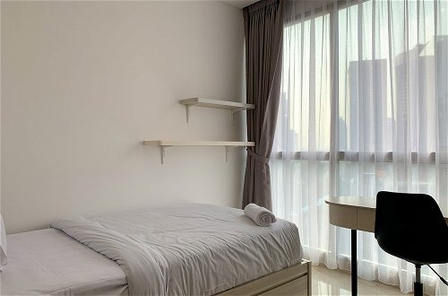 Photo 3 - Cozy Living And Tidy 2Br Ciputra World 2 Apartment