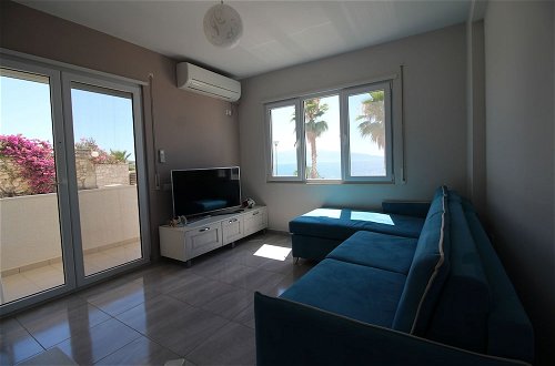 Foto 10 - Beachfront Sion Sarande Apartment