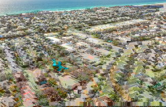 Foto 3 - Coral By Avantstay Gorgeous Three Story Home w/ Two Balconies