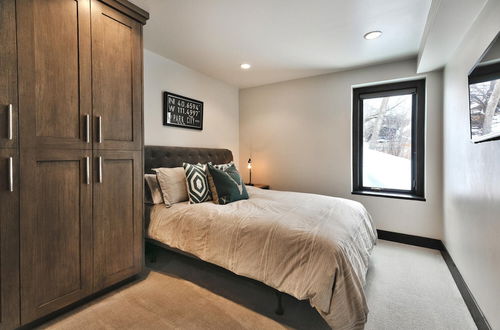 Photo 2 - Pinetree by Avantstay Modern Park City Getaway w/ Patio & Balcony