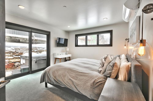 Photo 3 - Pinetree by Avantstay Modern Park City Getaway w/ Patio & Balcony