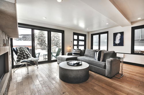 Photo 17 - Pinetree by Avantstay Modern Park City Getaway w/ Patio & Balcony