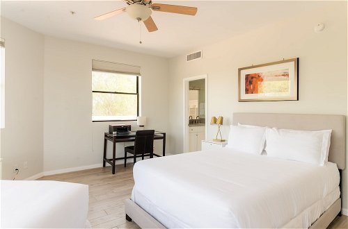 Photo 23 - Ivory II By Avantstay Gorgeous Spacious Home w/ Views Close To Old Town