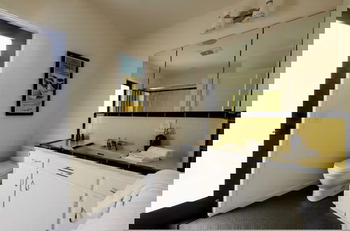Photo 23 - Marquee By Avantstay Modern Stylish Estate w/ Pool & Entertainers Courtyard