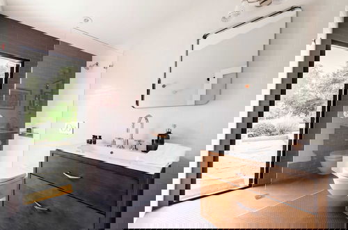 Photo 28 - Marquee By Avantstay Modern Stylish Estate w/ Pool & Entertainers Courtyard