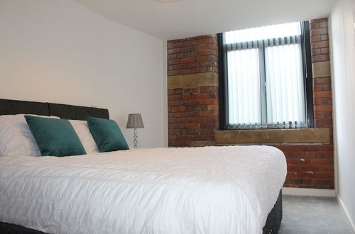 Photo 2 - Luxury 1-bed Apartment Bradford Free Parking