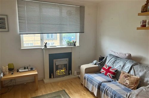 Foto 5 - Homely 1 Bedroom Apartment in Beckton With Parking