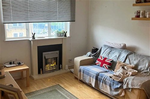 Photo 4 - Homely 1 Bedroom Apartment in Beckton With Parking