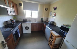 Photo 3 - Homely 1 Bedroom Apartment in Beckton With Parking