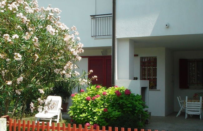 Villa in Front of the Pedestrian Area With Pool - Foto 23