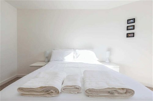 Foto 3 - Bright & Airy 1 Bedroom Apartment in Trendy Peckham