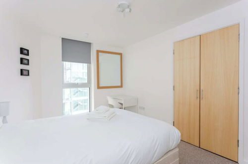 Foto 5 - Bright & Airy 1 Bedroom Apartment in Trendy Peckham