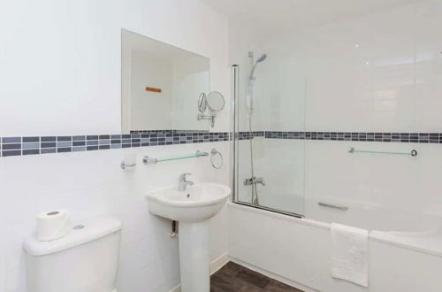 Foto 11 - Bright & Airy 1 Bedroom Apartment in Trendy Peckham