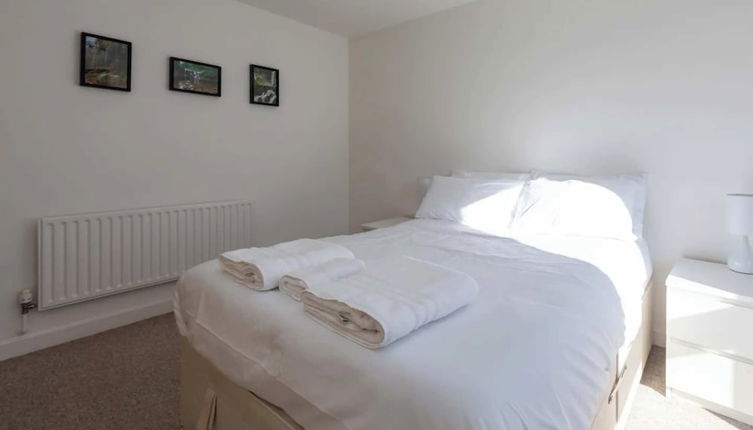 Foto 1 - Bright & Airy 1 Bedroom Apartment in Trendy Peckham