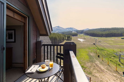 Photo 18 - Twin Chutes by Avantstay Beautiful Ski in Ski out Condo w/ Access to Hot Tub & Gym