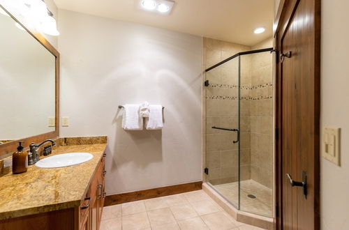 Foto 9 - Twin Chutes by Avantstay Beautiful Ski in Ski out Condo w/ Access to Hot Tub & Gym