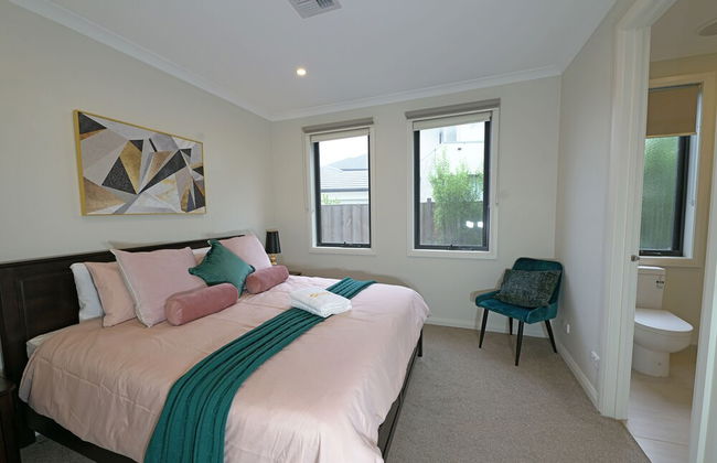 Luxury Waterfront SpaciousHouse Lakeview - Photo 3