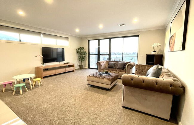 Luxury Waterfront SpaciousHouse Lakeview - Photo 32