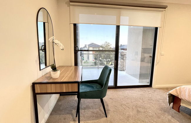 Luxury Waterfront SpaciousHouse Lakeview - Photo 13