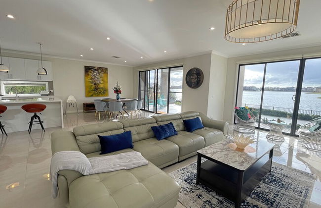 Luxury Waterfront SpaciousHouse Lakeview - Photo 29