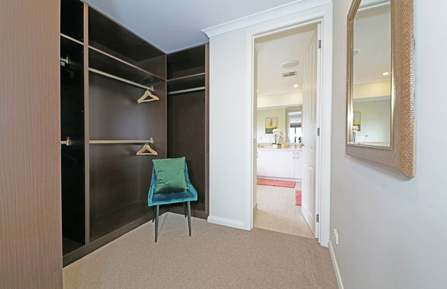Luxury Waterfront SpaciousHouse Lakeview - Photo 40