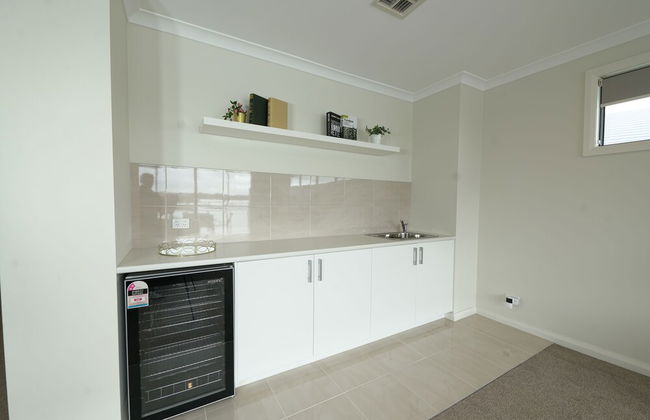 Luxury Waterfront SpaciousHouse Lakeview - Photo 21