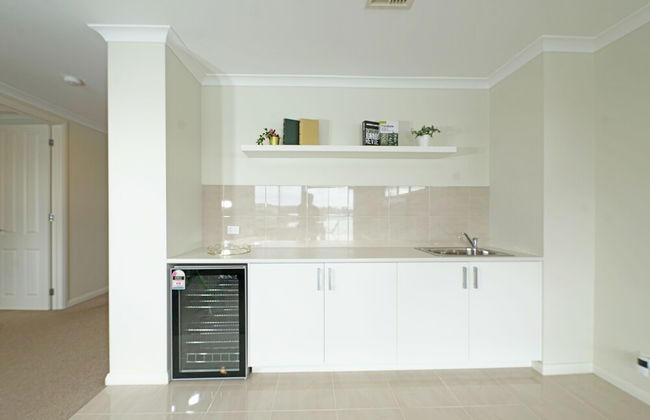 Luxury Waterfront SpaciousHouse Lakeview - Photo 34