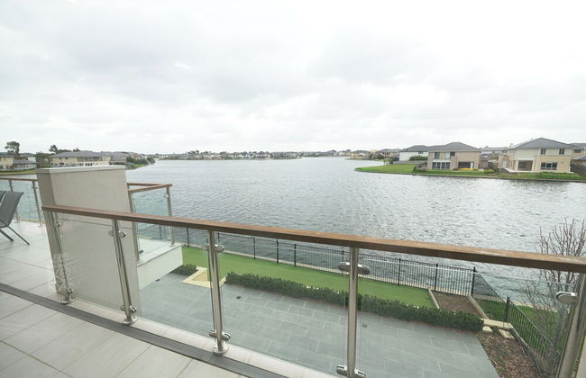 Luxury Waterfront SpaciousHouse Lakeview - Photo 35