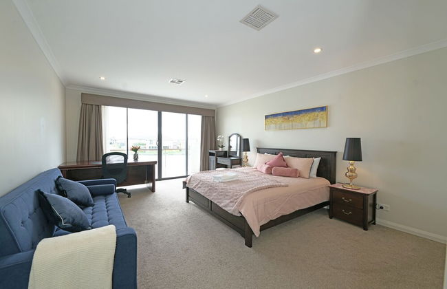Luxury Waterfront SpaciousHouse Lakeview - Photo 16