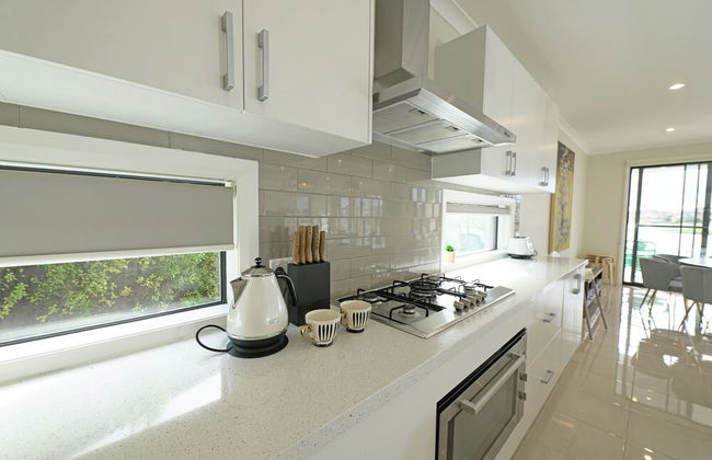 Luxury Waterfront SpaciousHouse Lakeview - Photo 25
