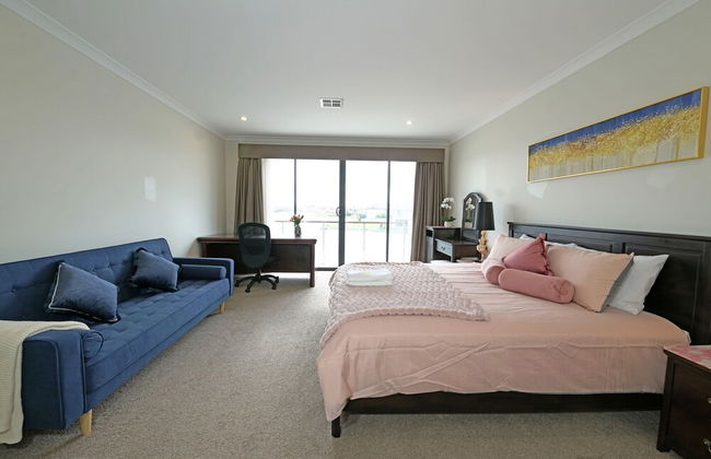 Luxury Waterfront SpaciousHouse Lakeview - Photo 18