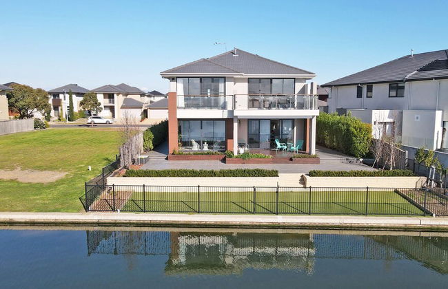 Luxury Waterfront SpaciousHouse Lakeview - Photo 60