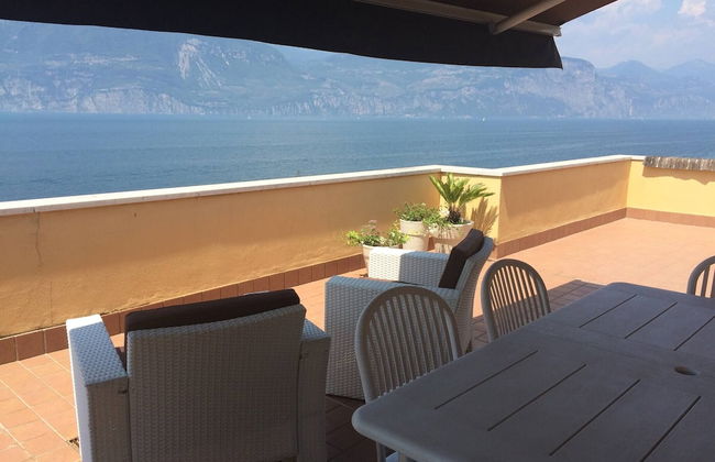 Modern Apartment With Large Terrace Malcesine - Foto 3