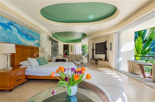 Foto 11 - Beach Frontage Armonia Villa With Stunning Views