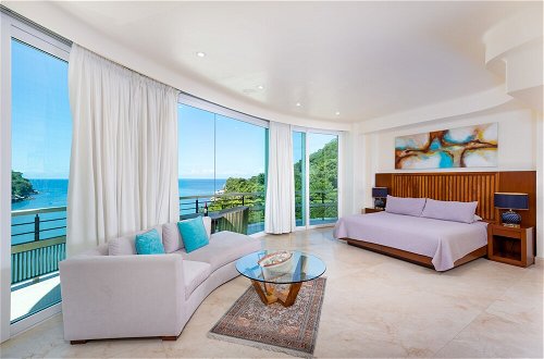 Foto 28 - Beach Frontage Armonia Villa With Stunning Views