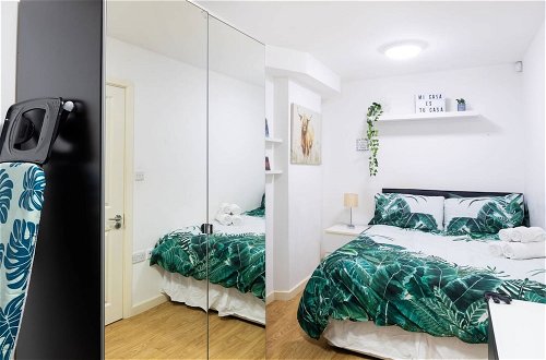 Foto 5 - Stylish 2 Bedroom Apartment in the Heart of Shepherds Bush