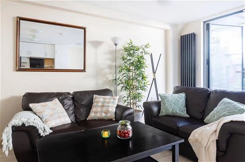 Foto 10 - Stylish 2 Bedroom Apartment in the Heart of Shepherds Bush