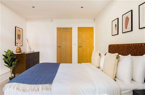 Photo 5 - The Clapham - Captivating 2bdr With Garden & Parking