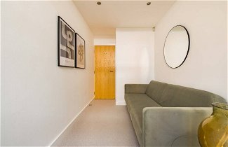 Photo 3 - The Clapham - Captivating 2bdr With Garden & Parking