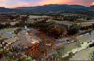 Foto 1 - Sangiovese By Avantstay Spectacular Estate w/ Pool, Hot Tub & Putting Green