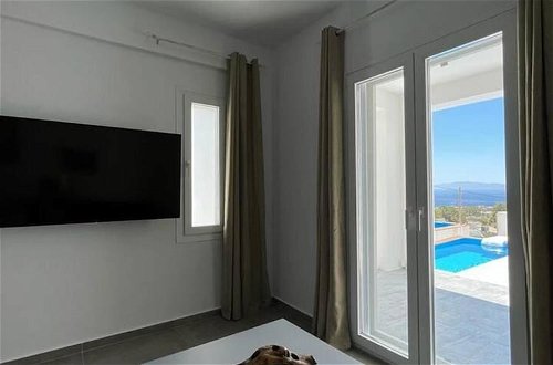 Photo 10 - White Villas Paros With Private Pool