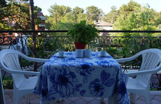 Photo 1 - Beautiful Apartment in Villa With Terrace - Great Location in Lignano Pineta