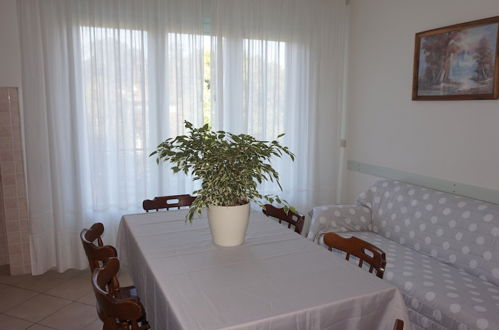 Foto 11 - Beautiful Apartment in Villa With Terrace - Great Location in Lignano Pineta
