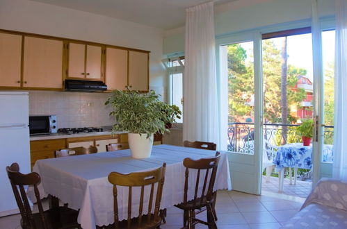 Foto 9 - Beautiful Apartment in Villa With Terrace - Great Location in Lignano Pineta