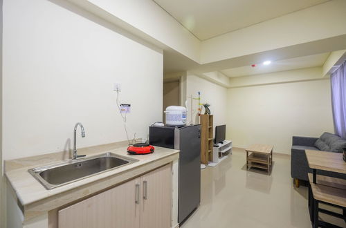 Photo 5 - Modern 2BR Room at Meikarta Apartment By Travelio