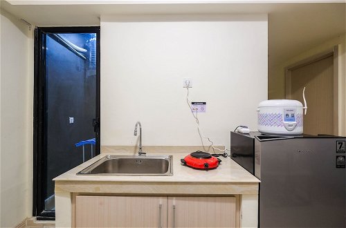 Photo 10 - Modern 2BR Room at Meikarta Apartment By Travelio