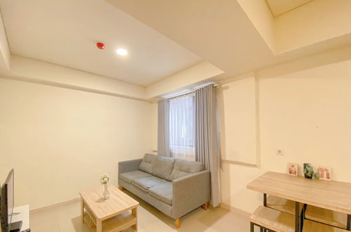 Photo 11 - Modern 2BR Room at Meikarta Apartment By Travelio